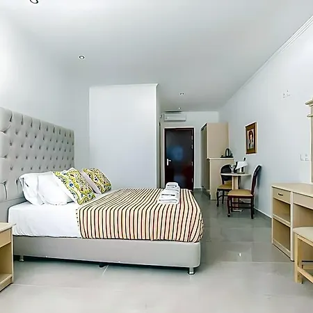 מלון Cnic Paleo Artnouveau (adults Only) 4*